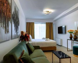 Cens Bronze Luxury Suites - 約阿尼納
