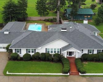 Spacious Enchanted Forest Home for Business & Pleasure - Forest - Building