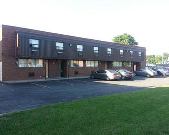 Queensway Motel - Toronto - Building