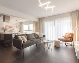 Apartment Miramar with terrace by Interhome - Oostende - Huiskamer