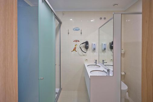 Welcome In - Suites & Hostel - Aveiro - Bathroom