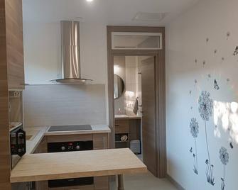 Independent apartment - Air conditioning - Swimming pool - Jacuzzi - Saint-Martin-de-Londres
