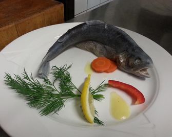 Hotel Restaurant Zunftstube - Saarburg - Їжа та напої