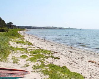 스카드쇼베드바이 트라움의 바다의 평온 - 크네벨 - 해변