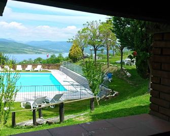 Villa park pool exclusively vacation private parties groups up to 35 seats - Sansepolcro - Zwembad