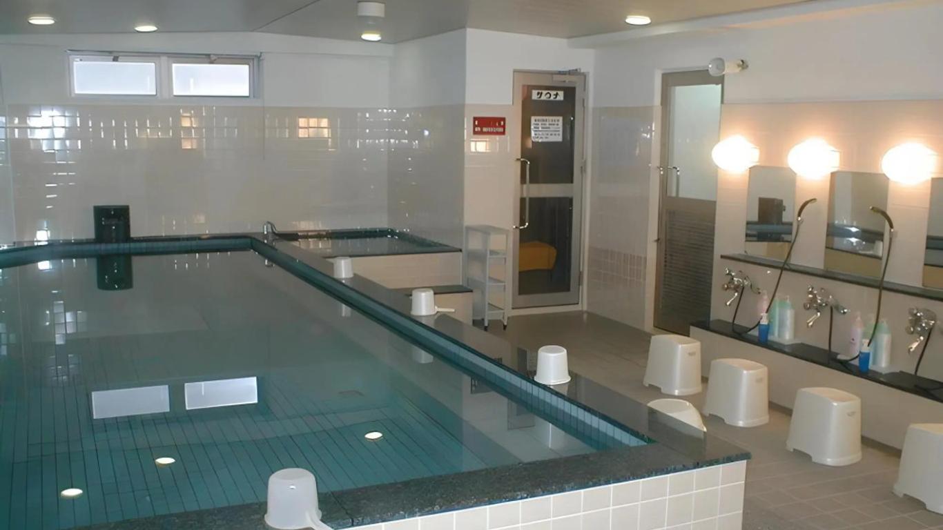 Capsule Hotel Kobe Sannomiya - Caters to men