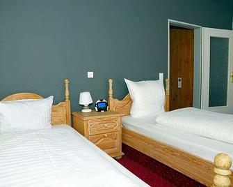 Hotel Deutsches Haus - Blomberg (Nordrhein-Westfalen) - Спальня