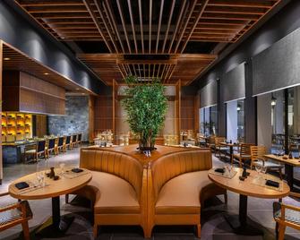 منتجع إيبروتل كورايا بيتش - ميناء غالب - مطعم