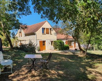 Peaceful 5-person gîte with secure pool (sleeps up to 9) - Salviac - Patio
