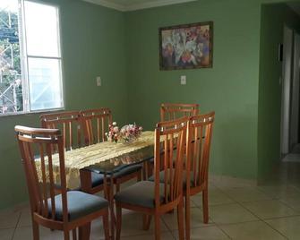 Incredible space with swimming pool in Brisa - Itaguaí - Dining room