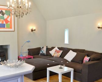 Cosy accommodation with wood burning stove in the grounds of Bitchfield Tower. - Stamfordham - Sala de estar