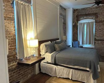 Charming pet-friendly suite in the heart of historic downtown Apalachicola - Apalachicola - Ložnice