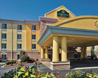 La Quinta Inn & Suites by Wyndham Hot Springs - Hot Springs - Building