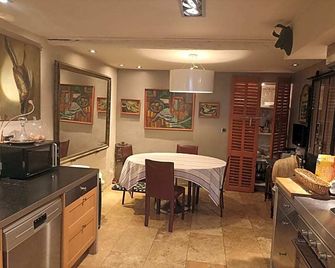 La Villageoise, Chambre Troglodyte Pitor - Rognes