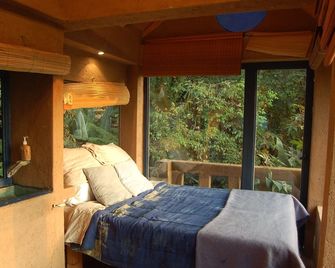 Casita Coporito Overlooking The Lake And Stream - Valle de Bravo - Habitación