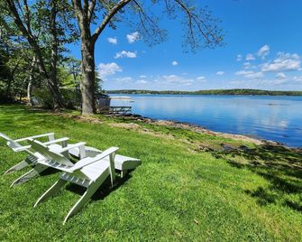 Lovely Waterfront Cottage with Great Views, Sunsets - Waldoboro - Patio