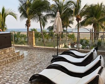 هوتل فيلا مورانو - Puerto Arista - شرفة مرصوفة