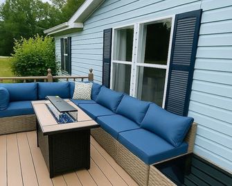 Sun & Sand Resort - Port Austin - Patio