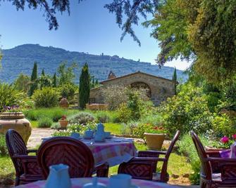 Villa Cortonese - Fifteen Bedroom Resort, Sleeps 34 - Cortona - Patio