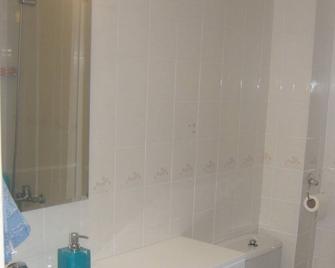 Double Bed Room With Rooms Bike And Dive - Algeciras - Baño