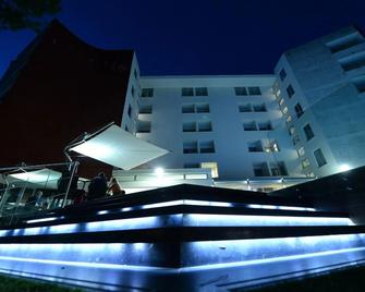 Homeholiday Giulivo - Baia Domizia - Building