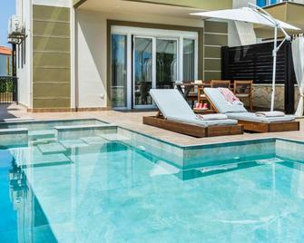 Sunny Villas Resort & Spa - Chaniotis - Piscina