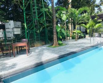 Hotel Yo Kandy - Kandy - Piscina