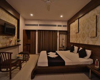 Hotel Saishree` - Shirdi - Bedroom