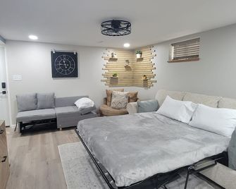 Feel right at home in the Heart of Hermann, with Trolly pick-up at front door. - Hermann - Living room