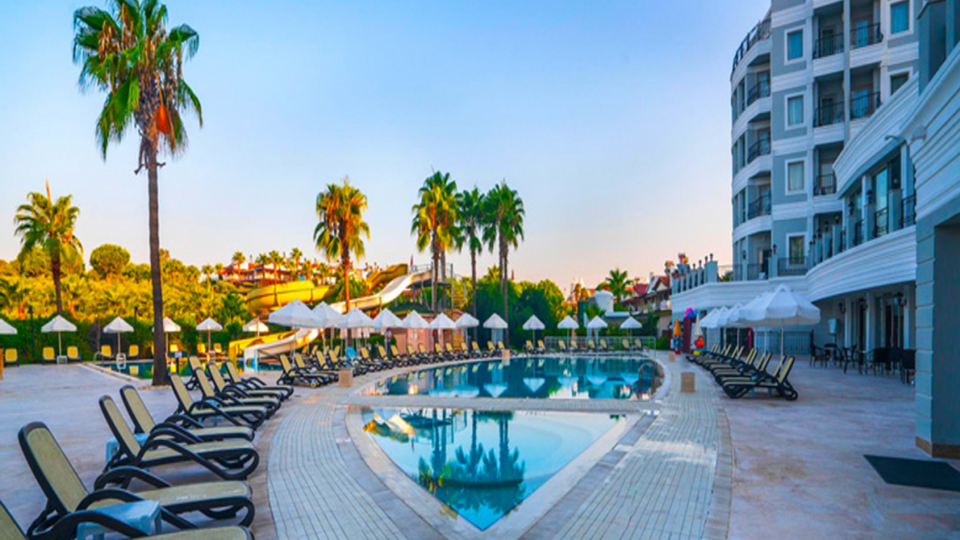 Royal Atlantis Beach