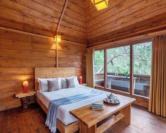 Alaya Stays Suro Woodcrest Chalet - Kandaghat - Bedroom