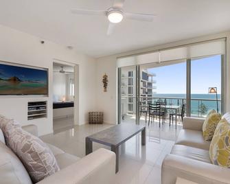 Seamark on first - Mooloolaba - Living room