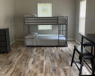 Family Vacation Cabin C3 - Cleveland - Bedroom