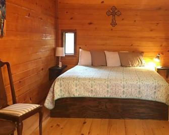 The Historic Leakey Inn - Leakey - Bedroom