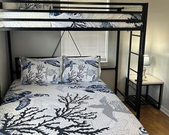 Bay Breeze Bliss-Hot Tub, Bar and Canal 5mi to Beach - Bay Saint Louis - Bedroom