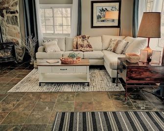 Riverside Retreat with Hot Tub - Walkerton - Living room