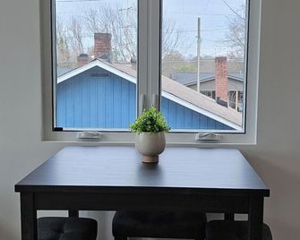 902 S East Street Stays - Raleigh - Dining room