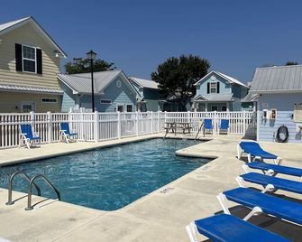 Contemporary 2-BR cottage, 2 Blocks to Beach - Myrtle Beach - Pool