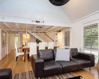 Bonview Beach Boy with pool on the park - Somers - Wohnzimmer