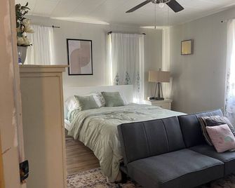 The Upper Room - McKeesport - Bedroom