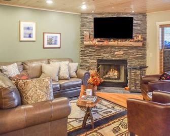 Luxury Townhome P2 - On the Point - Inlet - Living room