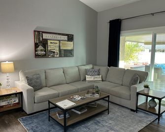 Beautifully Remodeled Home Surrounded by 7 Golf Courses - Sun City West - Living room