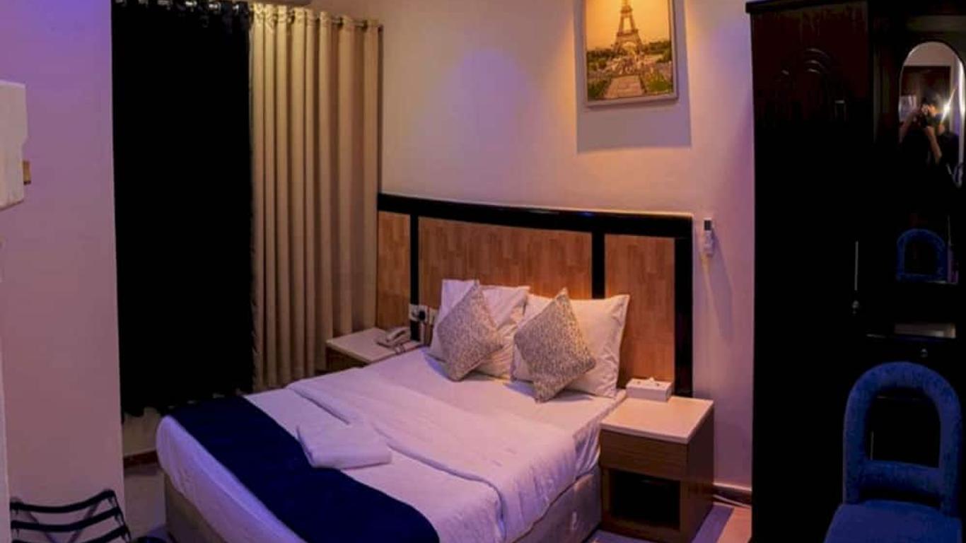 فندق بلازا الشارقة