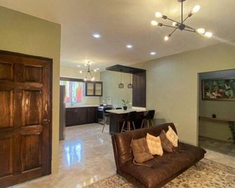 Santa Cruz Steamer - San Juan - Living room