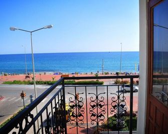 Merhaba Hotel - אלניה - מרפסת