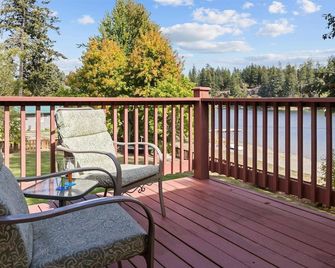 Casa Lakes: Snowmobiling, Private Dock, Lake View, Fire Pit, Close to Silverwood! - Rathdrum - Balcón
