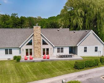 Grande Dame - She is big and beautiful! Perfect for your next lakeside group getaway! - Lodi - Edificio