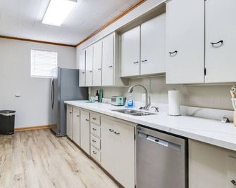 City Walk + Wedding Haven - Abbeville - Kuchyň