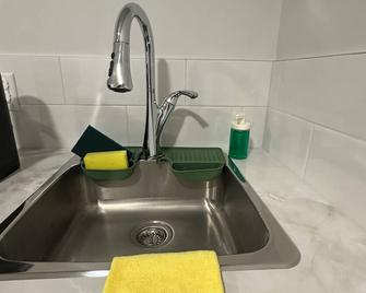 2-bedroom furnished basement suite/sleeps 5/Netflix. Pets are welcome. No stove. - Edmonton