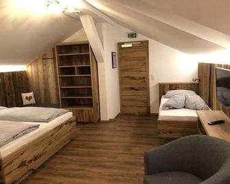 Berggasthof Obere Firstalm - Schliersee - Bedroom